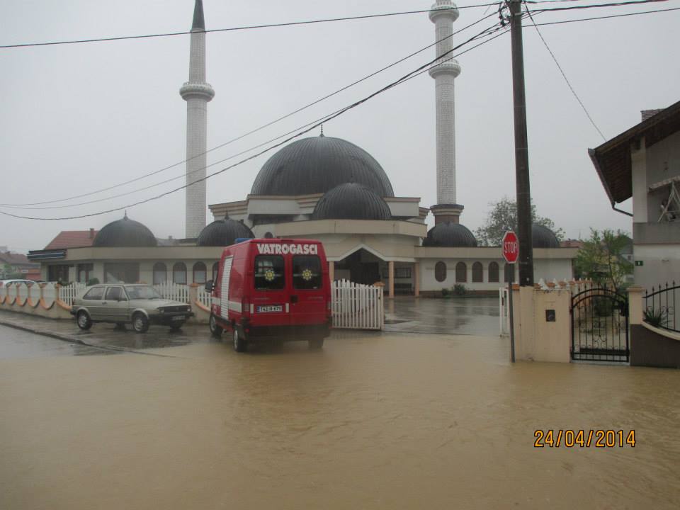 Poplavljene su ulice u Barama